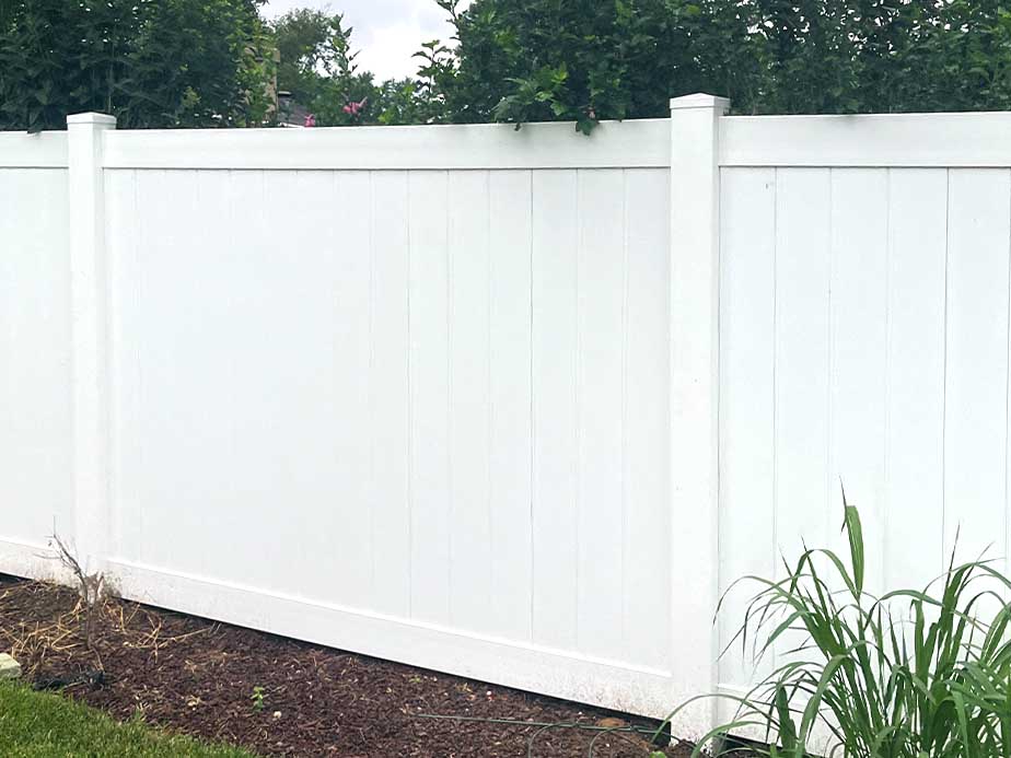 Commercial Vinyl Fence Company In Northwest Chicago