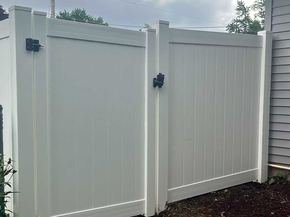 Residential Vinyl Fence Company In Northwest Chicago