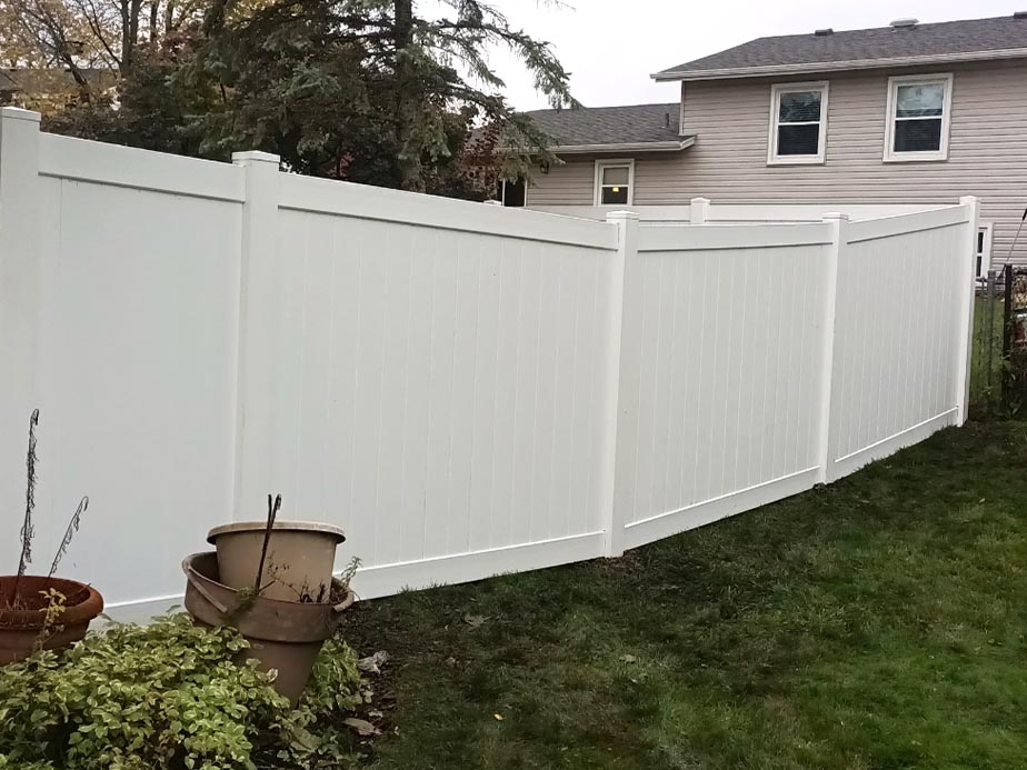 Vinyl Fence Contractor in Northwest Chicago