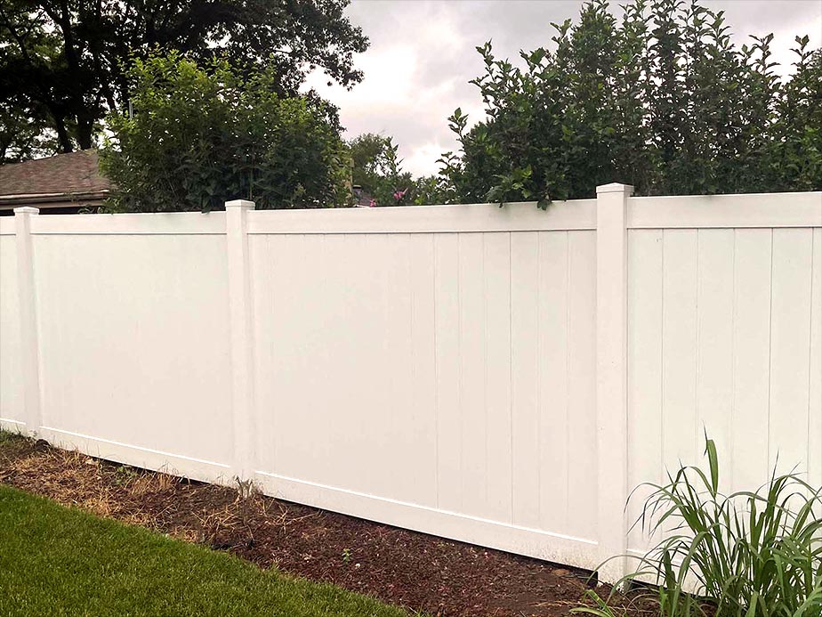 Glenview Illinois vinyl privacy fencing