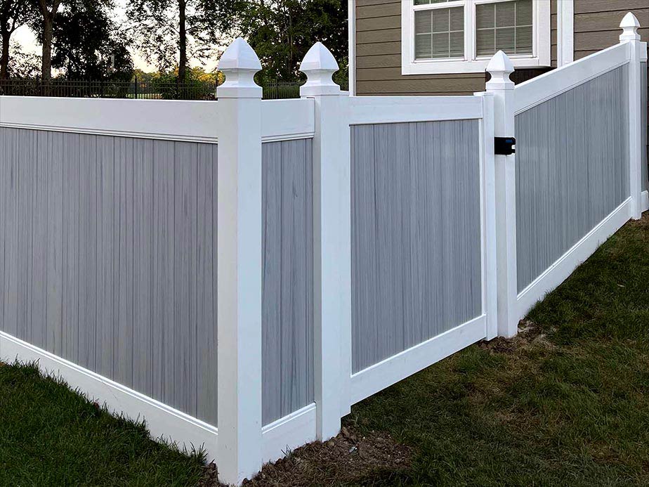 Mundelein Illinois residential and commercial fencing